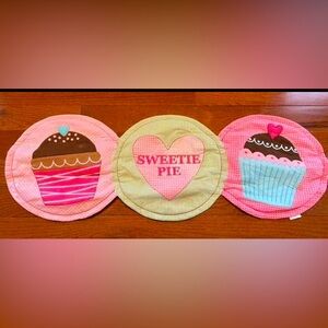 Cupcake Valentines Table Runner